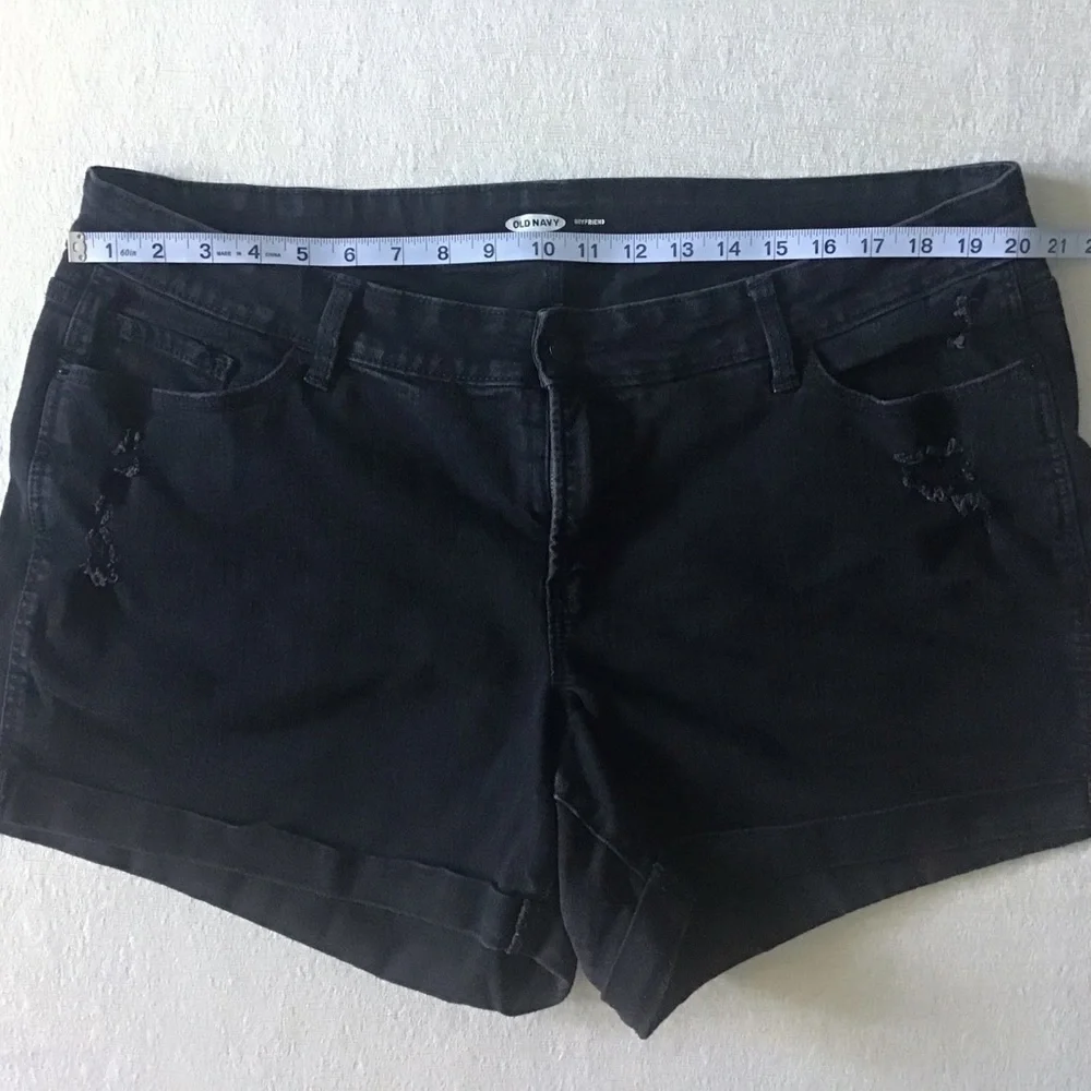 Old Navy Mid Rise Boyfriend Shorts Woman’s Size 20 Black Distressed Cuffed Hem - Picture 9 of 9